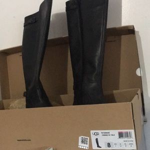 UGG boot, worn twice, like new